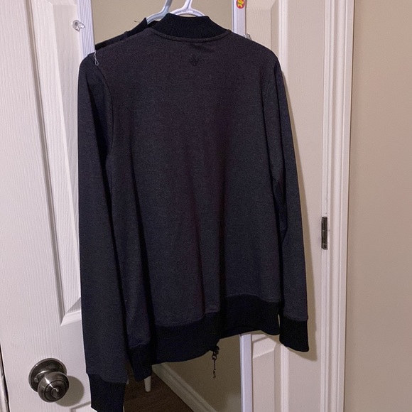 Denver Hayes sweater - Picture 3 of 4